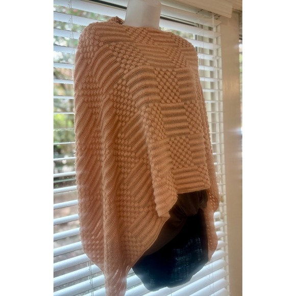 Chico's pink poncho cape. Food condition, smoke free home. Material is knit - Picture 7 of 9